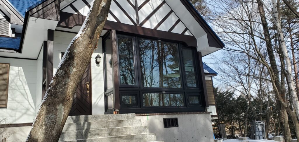 外観正面やや左側から