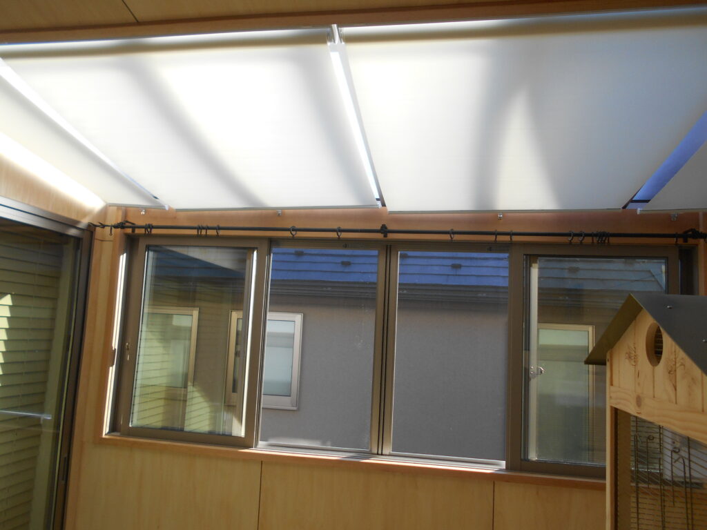 天井ロールスクリーン